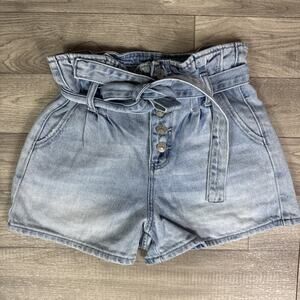 American Eagle Button Front Pleated Belted Denim Mom Jean Shorts Light Wash 00